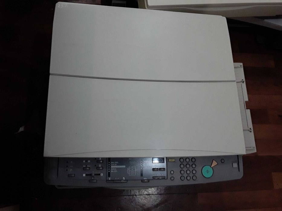 Продам плоттер формата А 4 на запчасти.