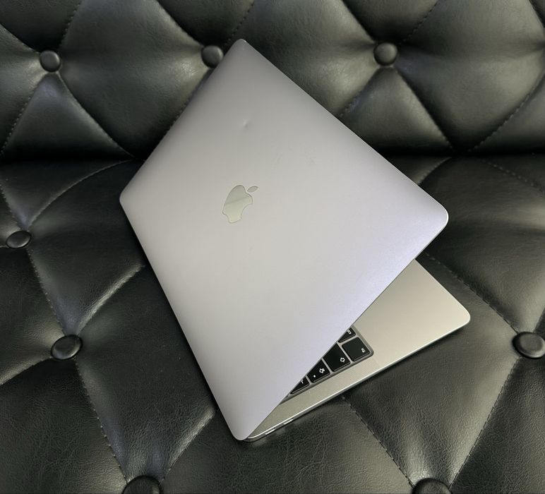 Apple MacBook Air 2020 в хорошем состоянии