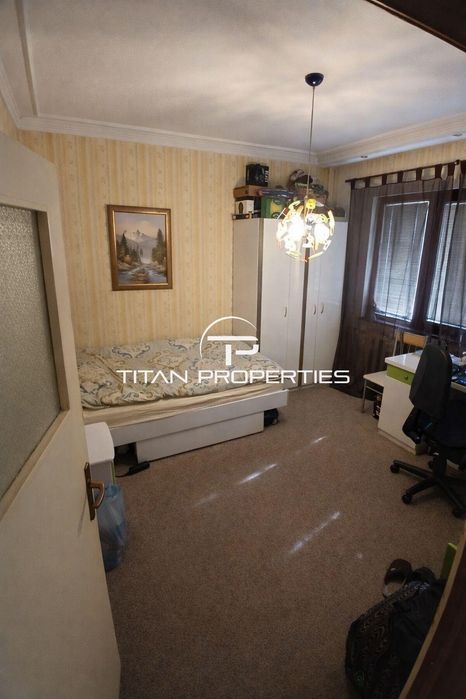 Тристаен апартамент за продажба в кв. Изгрев