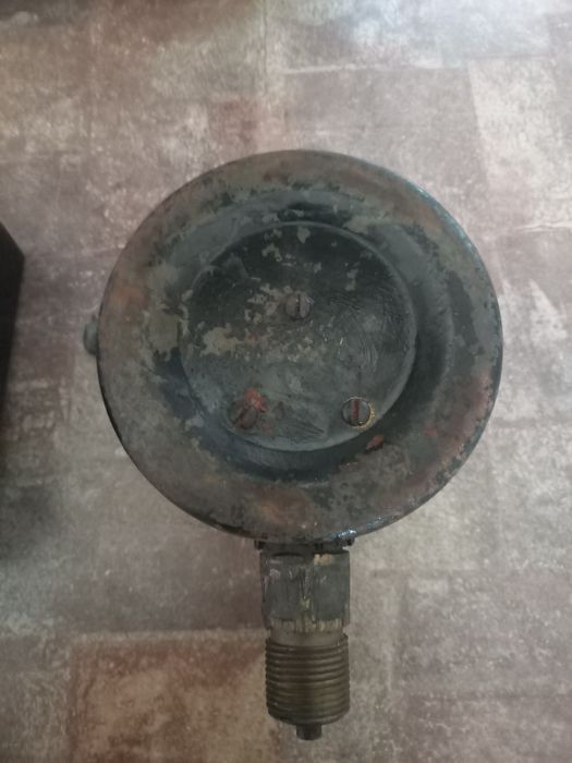 Манометры продам