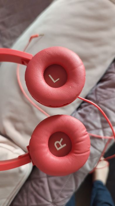 Vând căști Philips roșii în stare foarte buna