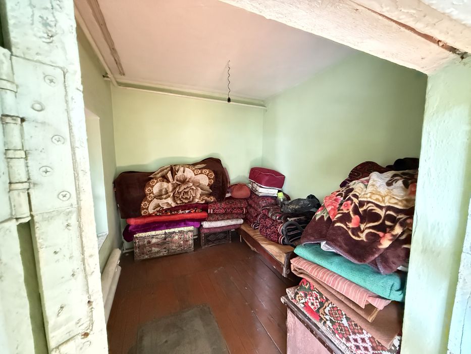 Ховли 8-март кучасида 12-соток 9-хонали