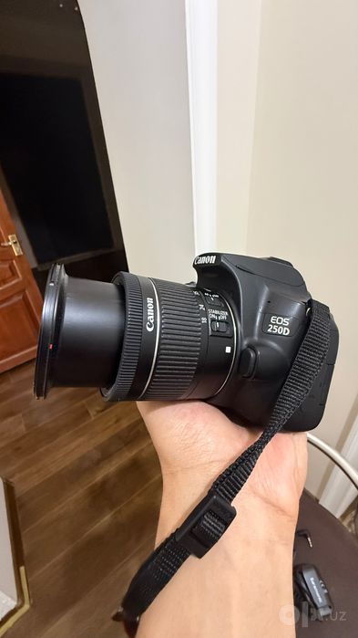 Продаю Canon EOS250D Kit 18-55mm IS STM+ Сумка+ Saramonic