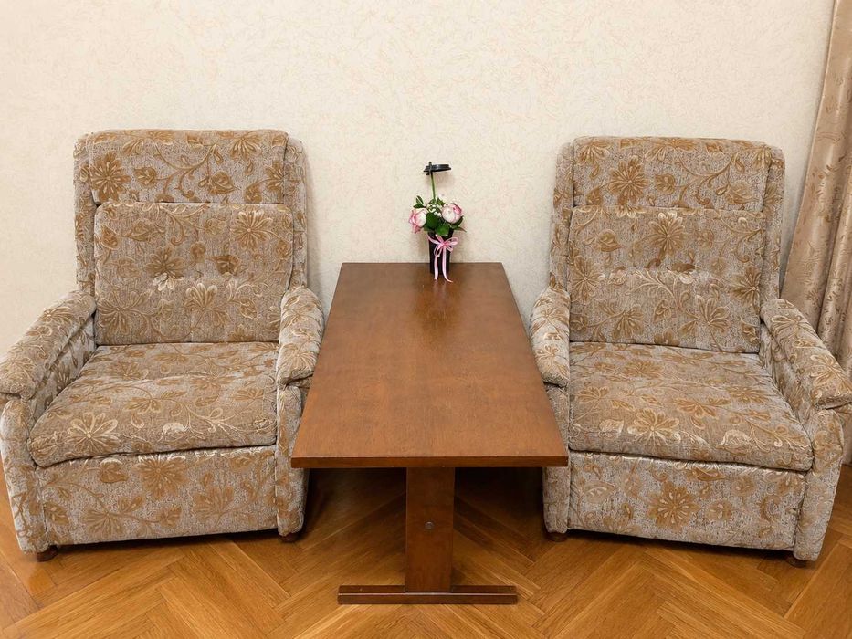 Продаётся уютный комплект мебели для гостиной