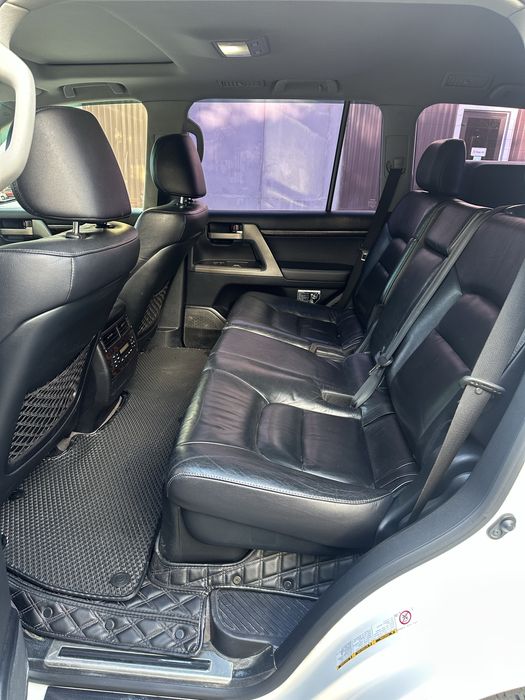 Toyota Land Cruiser 200