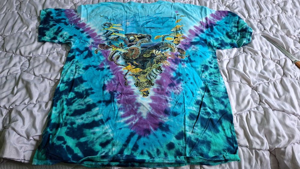 Tricou unicat-vesel, vopsit diferit pe ambele părți, fabricat în SUA