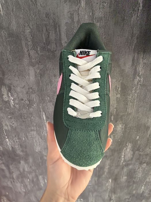 Nike кроссовки новые