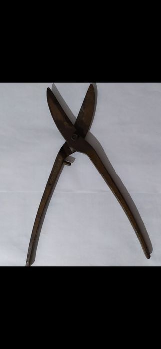 Лом,колун,топоры,ножницы по металлу