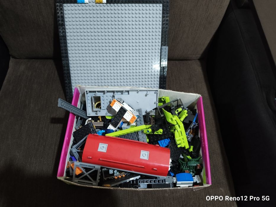 Много лего деталей