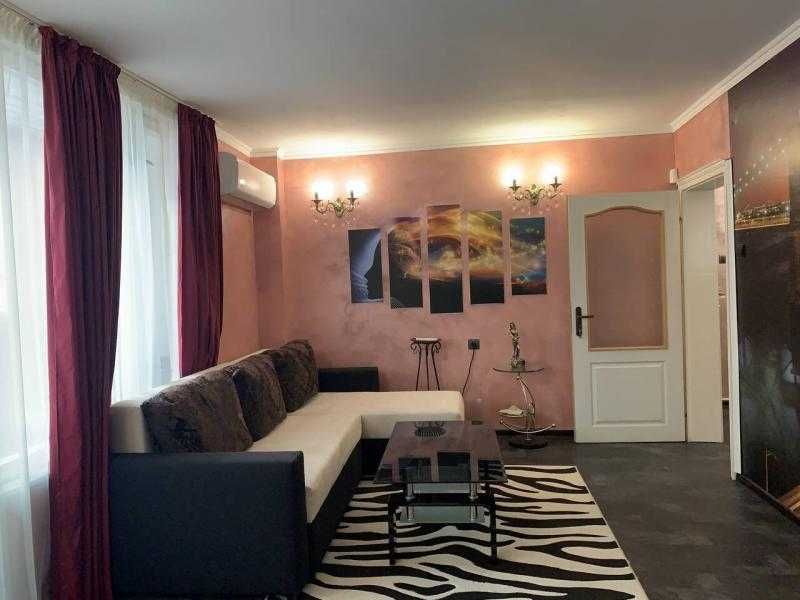 Луксозно обзаведен тристаен апартамент под наем в Лазур!