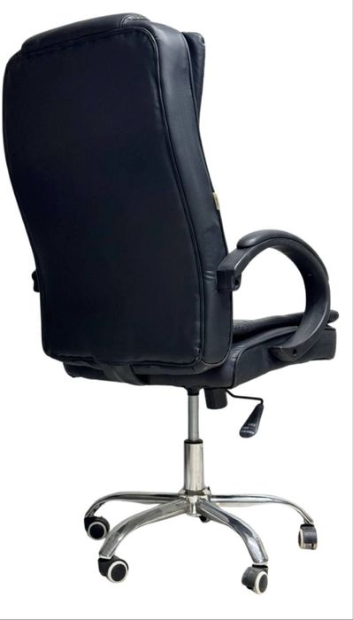 Офисное кресло .