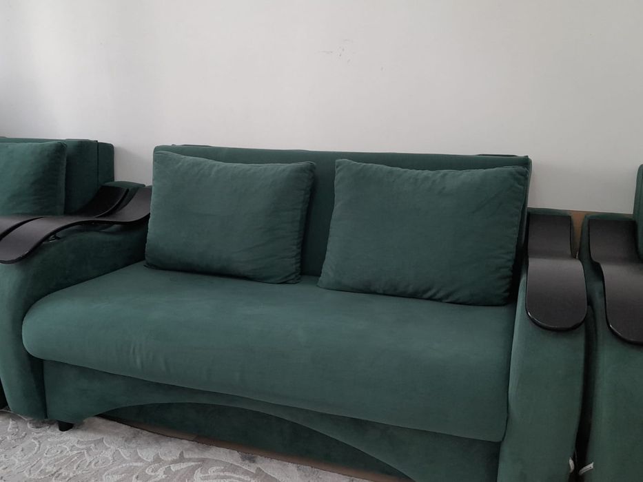 Продам диван с креслами