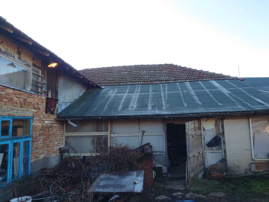 Къща в село островче