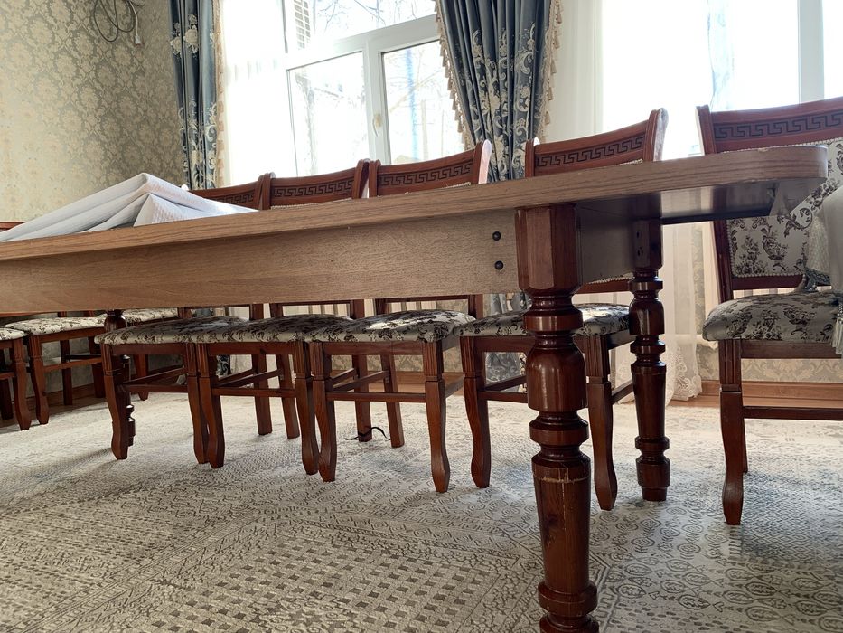 5 м. стол және 26 орындығымен сатылады.