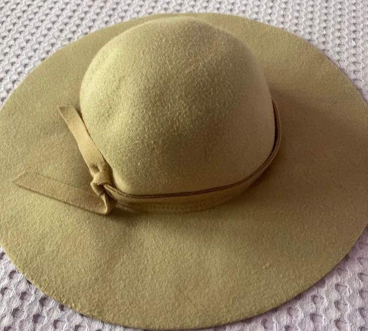 Дамски шапки 4броя