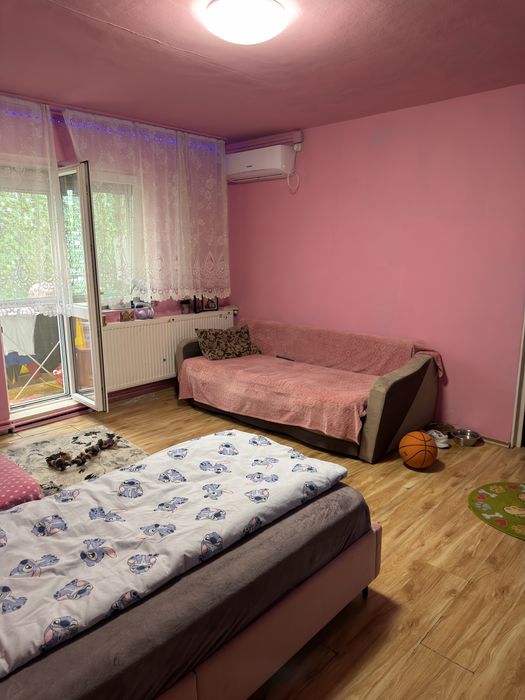 Vand apartament cu doua camere