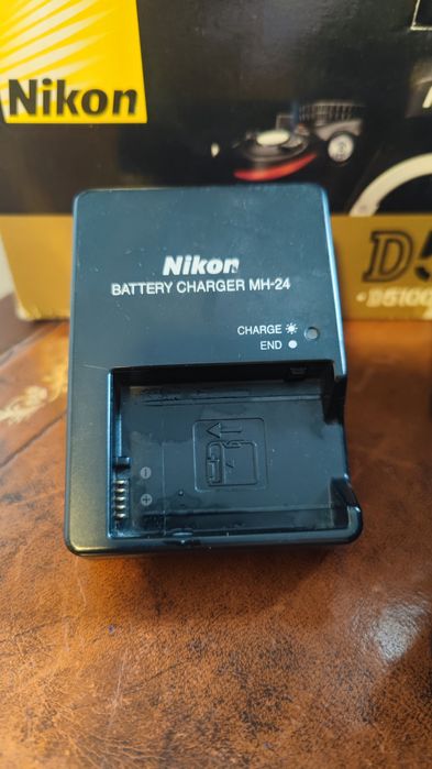 Aparat foto DSLR Nikon D5100+ obiectiv Nikkor 18-55 + cadou.