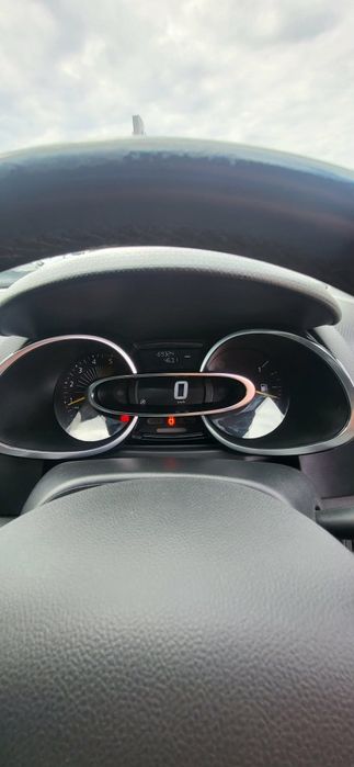 Продавам Renault Clio 1.5 dCi 90к.с.29.12.2016г. Десен волан.Черен металик
