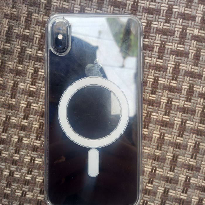 IPhone xs max 64 hotira fes I'd yo Tru ton bor 64 yonkus