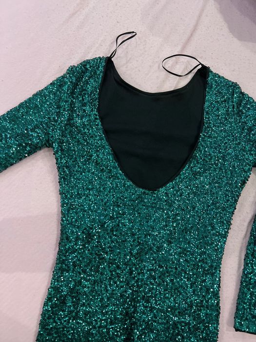 Зелена рокля с дълъг ръкав