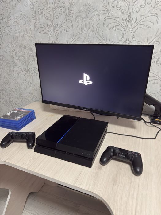 Продам пс 4 +4 диска (2 джойстика)