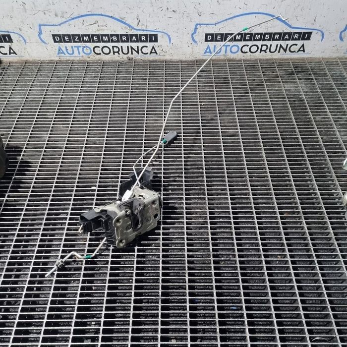 Broasca usa dreapta fata Dacia Duster 2010 - 2013 SUV 4 Usi (934)