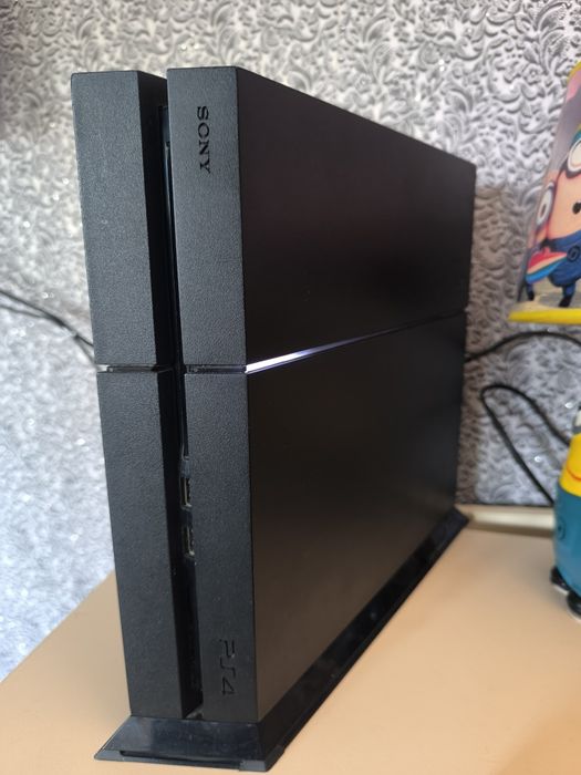 Продам прошитую пс4