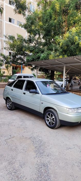 Продается.с салона один владелец.16 кл.мотор.