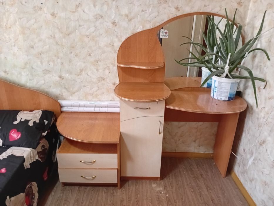 Продам спальный гарнитур