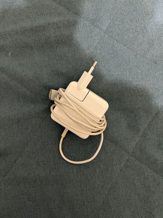 Продам MacBookAir 2017 года