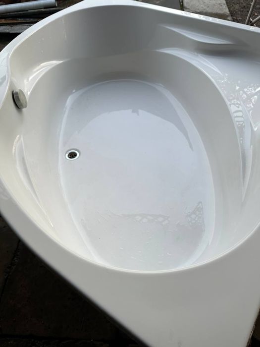 Uglavoy vanna sotiladi