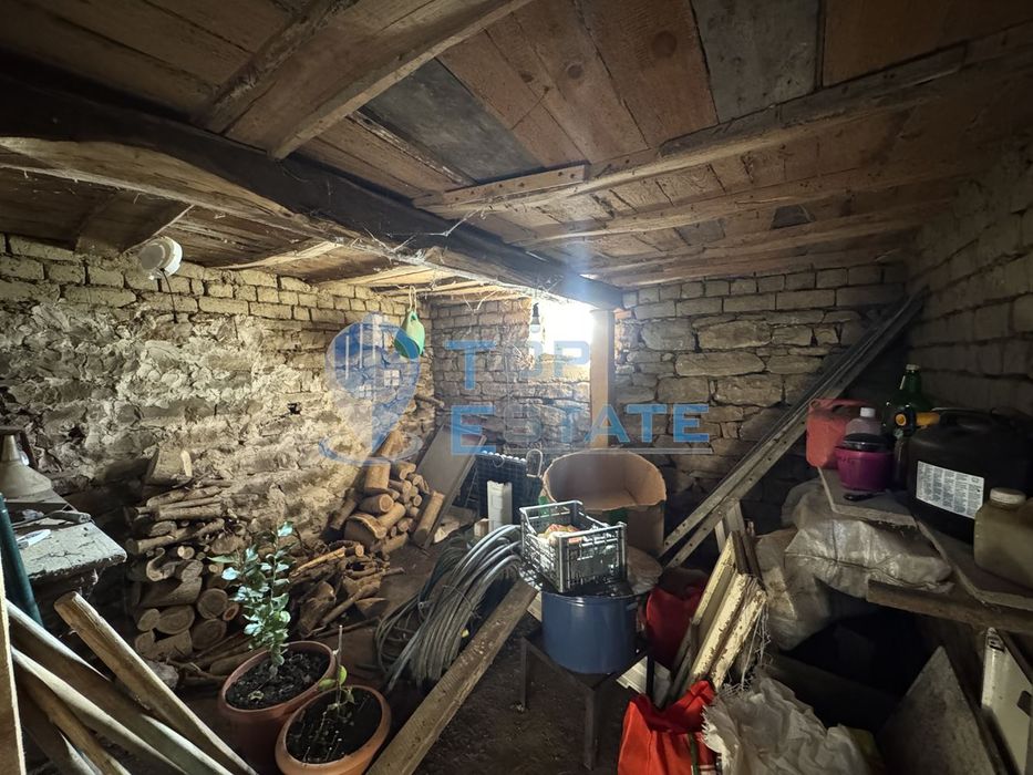 Къща в близост до центъра на село Правда, област Велико Търново