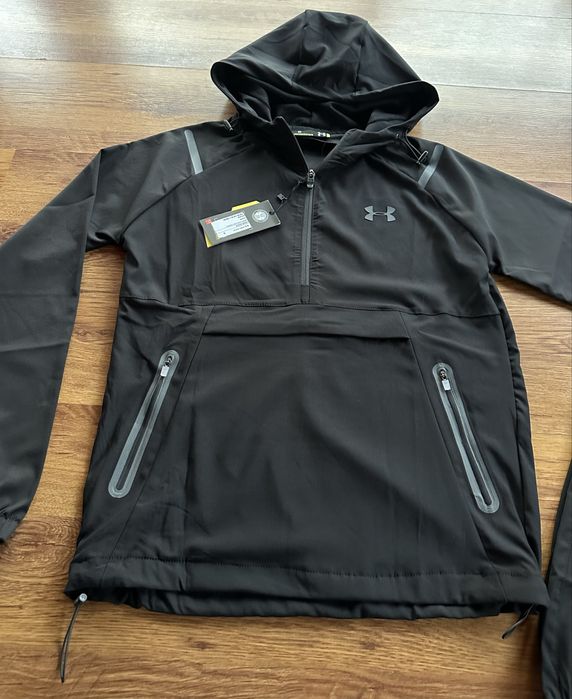 Мъжки,шушлеков,черен екип Under Armour с гумирано лого