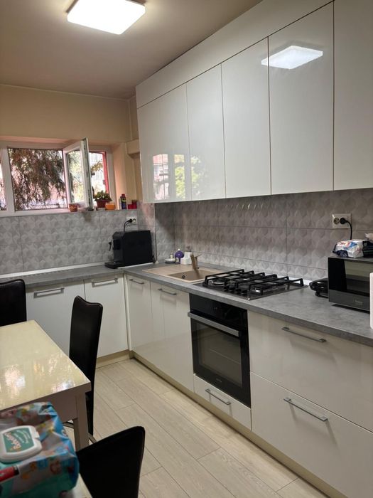 Vând apartament 2 camere, semidecomandat, parter, Stomatologie