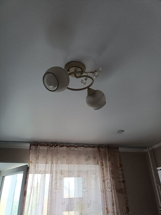 Продам люстры отличные недорого