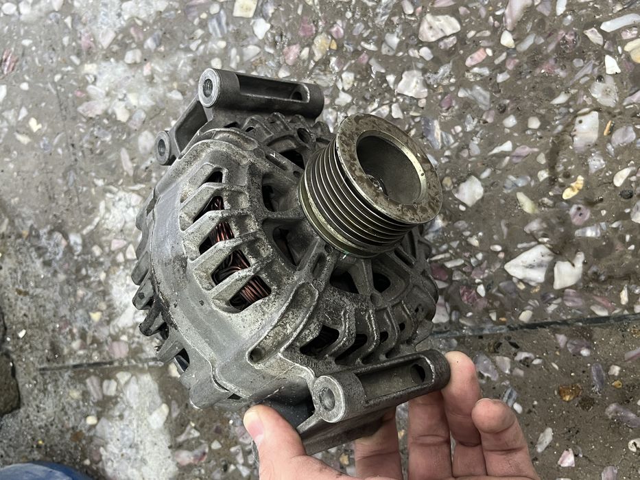 Продам б/у генератор от Весты