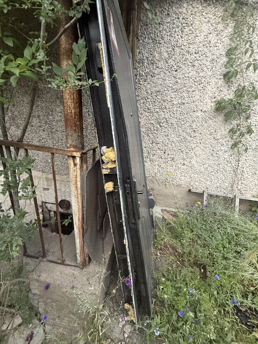 продам дверь на сарай