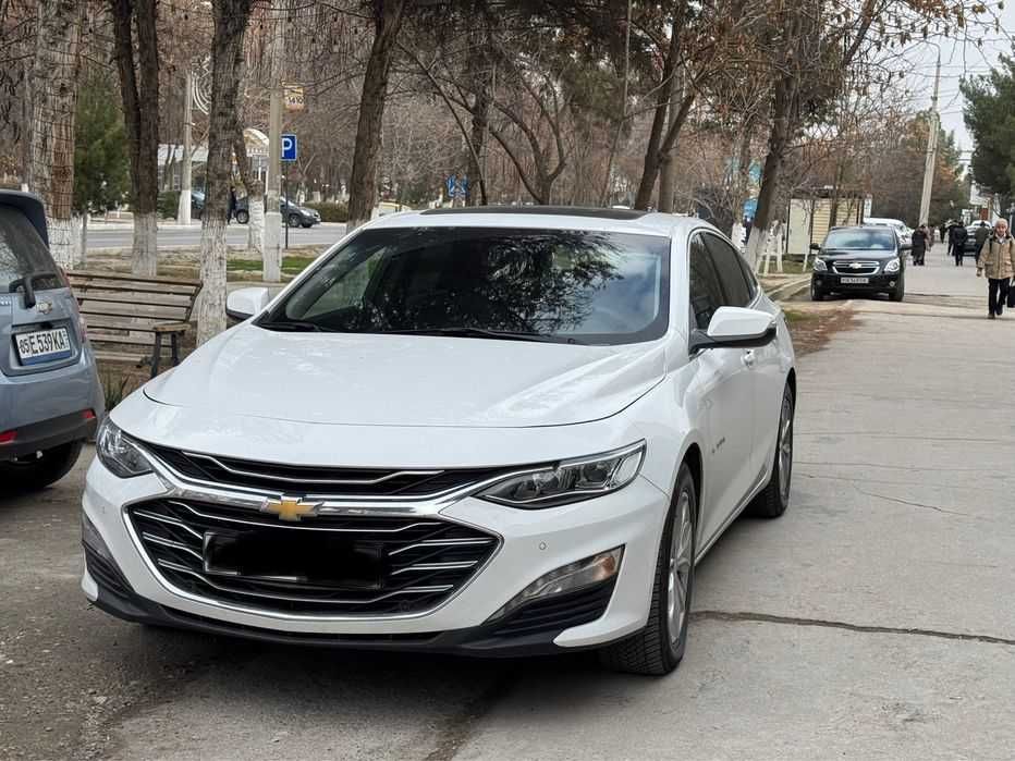 Малибу 2  белый автомобиль срочно