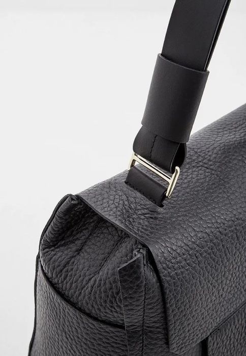 Продам кожаную сумку Furla модель Capriccio