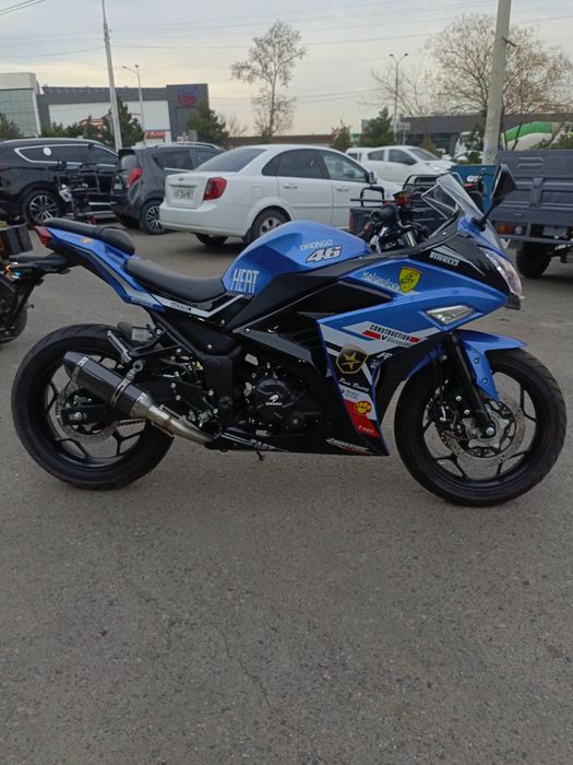 Yamaha r3 250cc в черно/синем окрасе