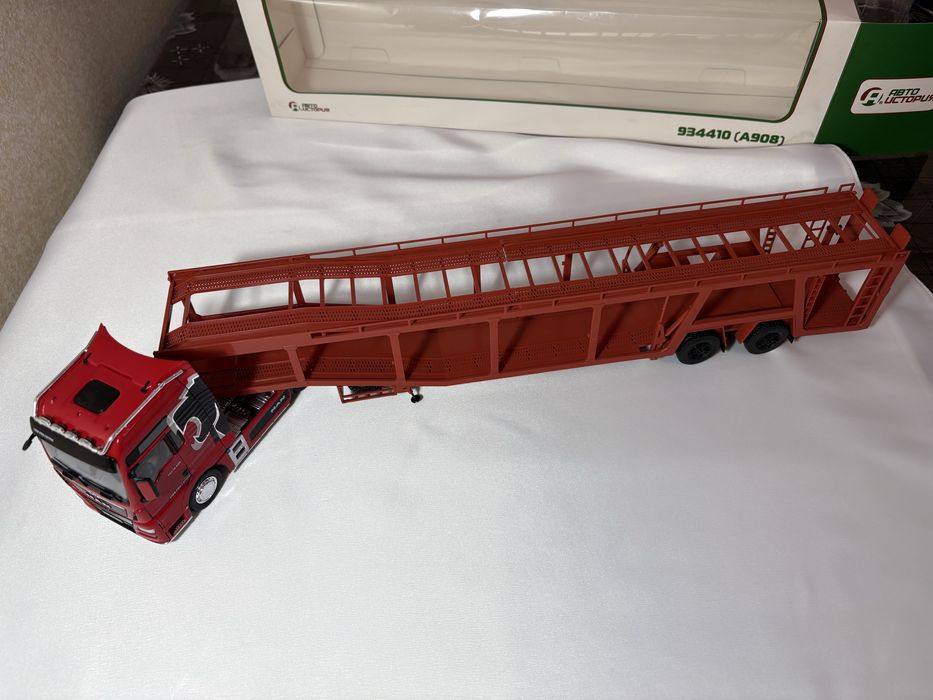 Продам модели 1:43..