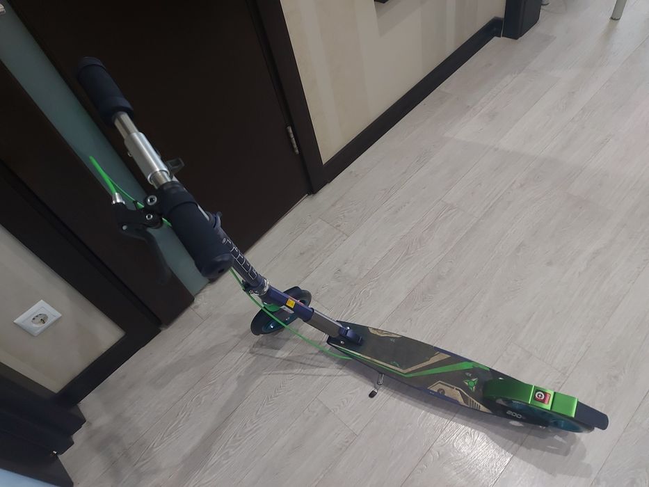 Самокат Roces  .