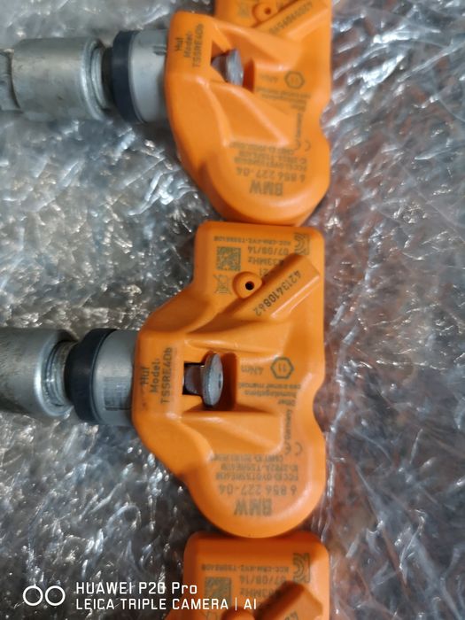 Продавам 4 броя Оригинални датчици с вентили за БМВ Ф10 - BMW F10