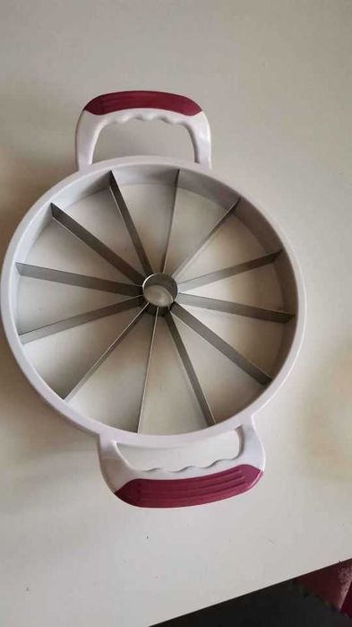 нож за диня или пъпеш + поадрък