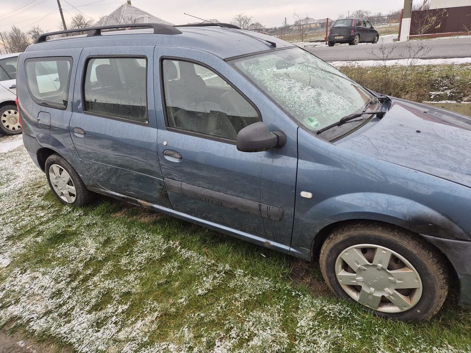 Vând Logan MCV an 2008