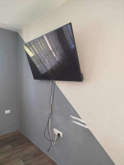 Smart TV Linsar ~55–57″ (143 cm) + Chromecast inclus – Stare foarte bu