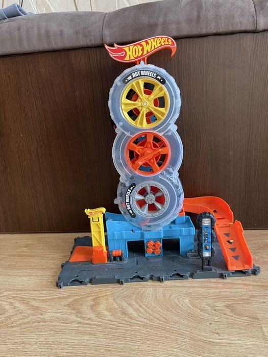Писти на Hotwheels