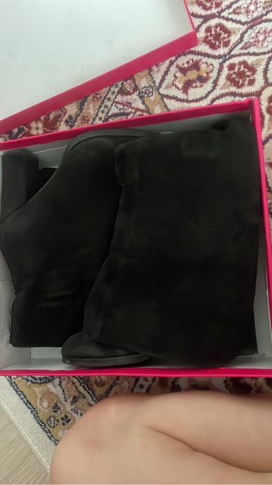 Продам сапожки , туфли.