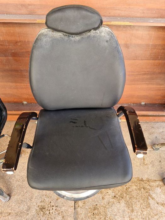 Кожаные кресло для салона