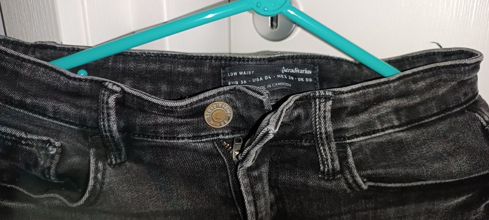 Blugi Stradivarius pentru femei